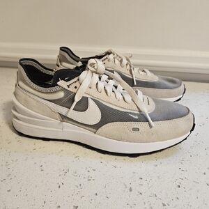 Women Nike Size 8.5 Waffle Sneaker